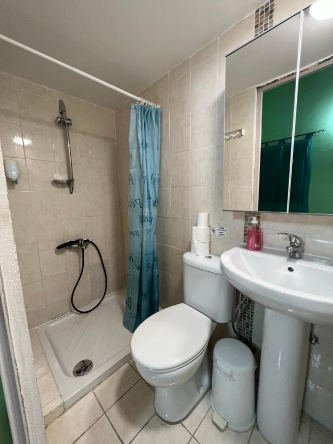 Zouglas App Guesthouse Limassol Kültér fotó