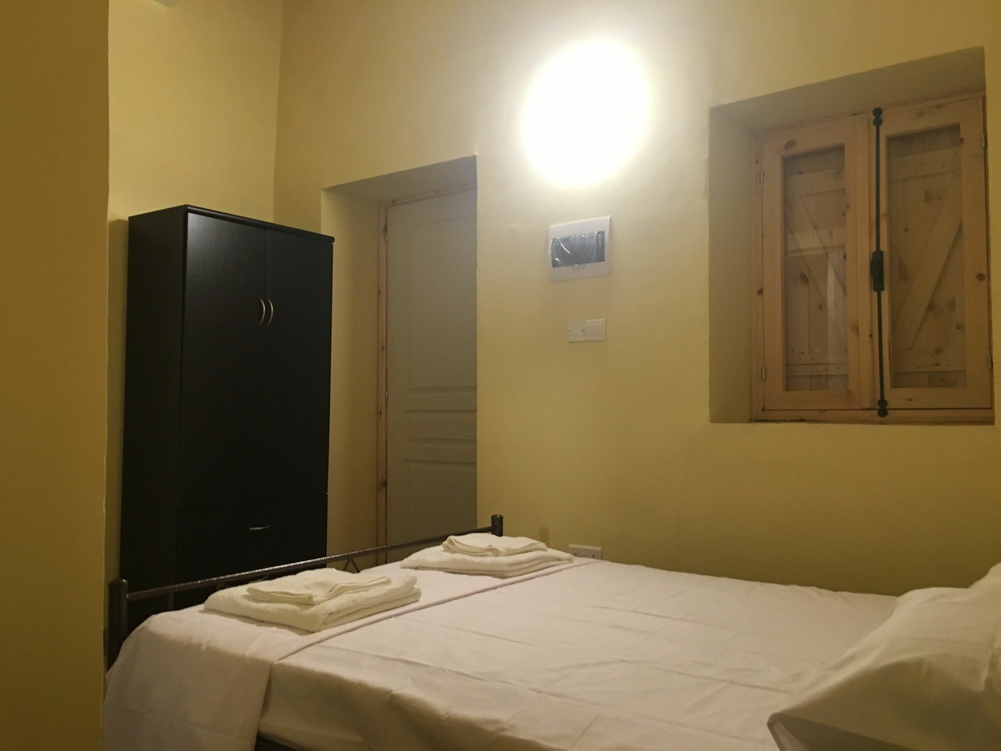 Zouglas App Guesthouse Limassol Kültér fotó